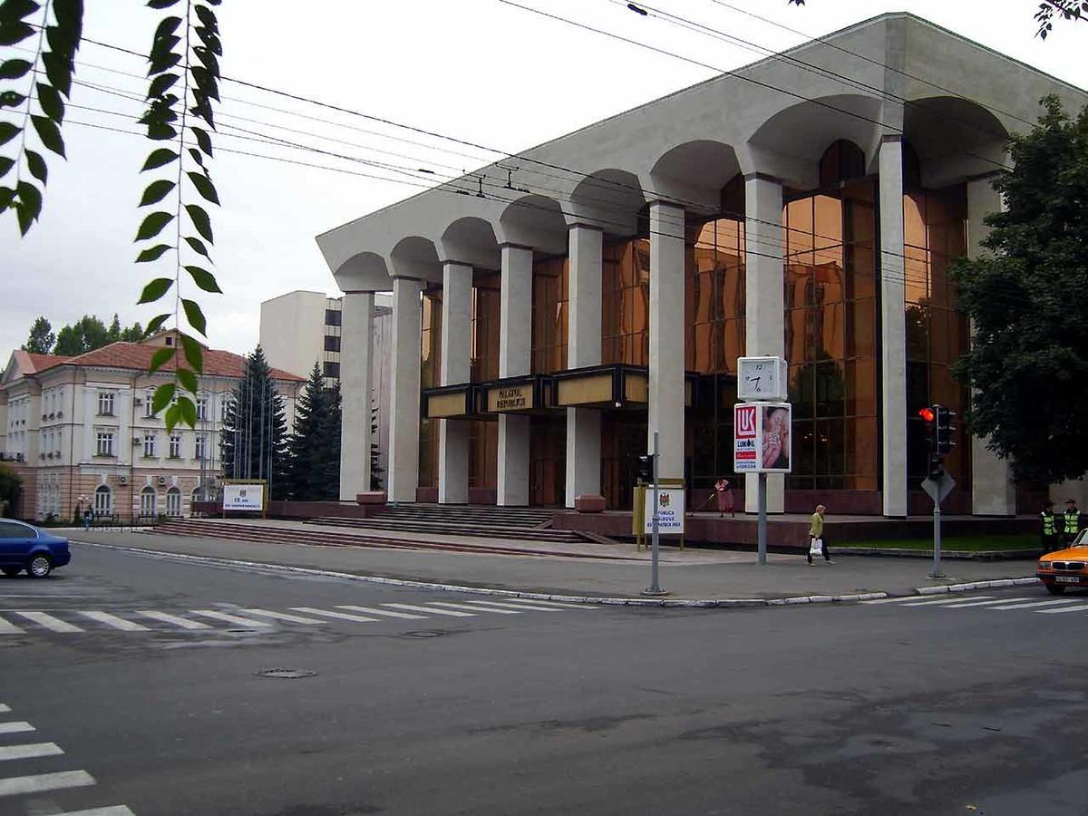 2 Bedrooms Heart Of City Center Κισινάου Εξωτερικό φωτογραφία